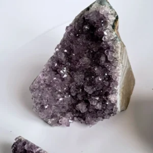 Géode d’améthyste AA, 247 Gr